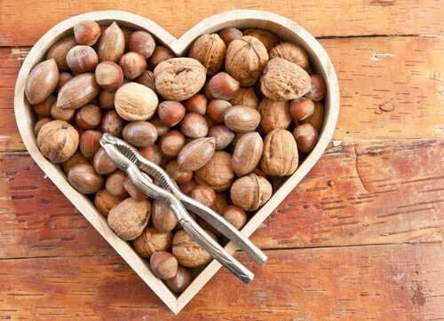 الفستق أفضل أنواع المكسرات التي تكافح القصور الدرقي