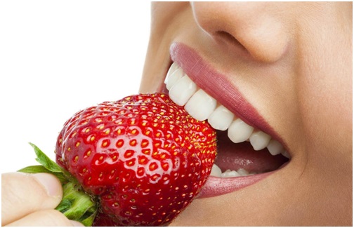الفراولة للتخلص من جير الأسنان