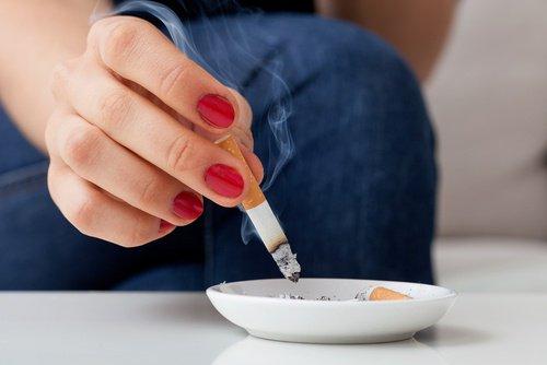 التدخين يسبب سرطان عنق الرحم