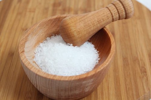 الملح أداة رائعة لإزالة الأوساخ