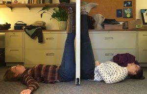 تمرين رفع الساقين