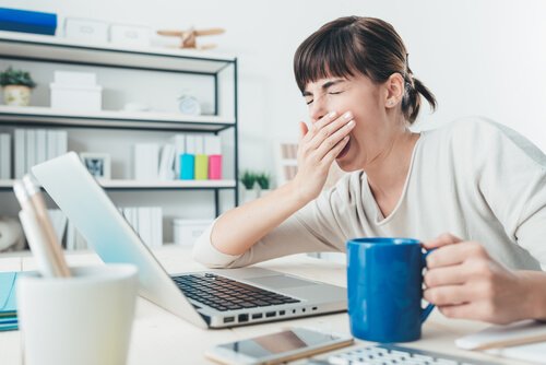الإجهاد، فقدان الحافز، اللامبالاة، الإحباط و تقلب المزاج من أعراض نقص فيتامين بي12