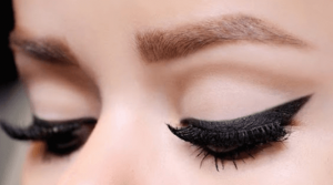 10 خدع تجميلية لزيادة جاذبية العيون