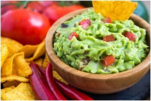 طبق من صلصة الجواكمولي