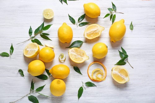 اكتشف خصائص الليمون الصحية والعلاجات التي يمكنك تحضيرها باستخدامه