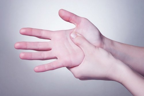 تقنية لعلاج ياباني يعتمد على تدليك أصابع اليدين