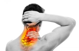 تقوية عضلات الرقبة عن طريق مجموعة من التمارين الرياضية البسيطة