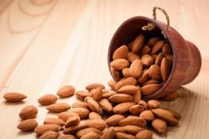 اللوز – كيف يستطيع جسمك الاستفادة من أربع حبات من اللوز يوميًا