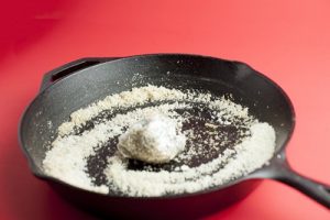 مقلاة الطهي- اكتشفي هذه الحيل البسيطة لاستعادة نظافة المقلاة كما لو كانت جديدة