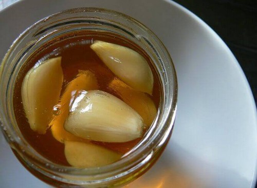 العسل والثوم – فوائد تناول العسل والثوم لمدة 7 أيام على معدة فارغة