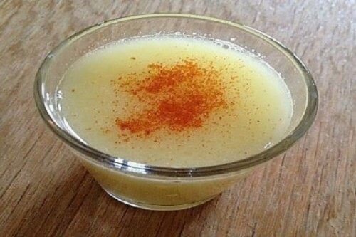 وعاء به وصفة الجلاتين لعلاج المفاصل