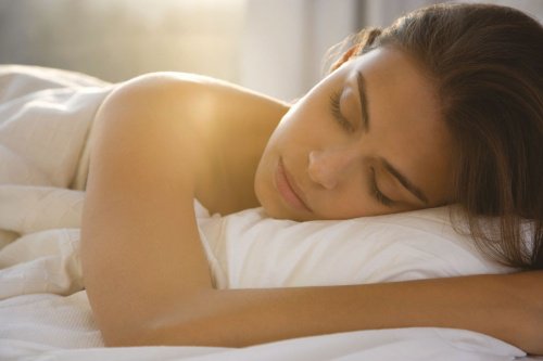 مكافحة اضطرابات النوم - علاجات طبيعية للاستمتاع بنوم أفضل