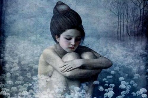 سيدة تجلس عارية في الزهور