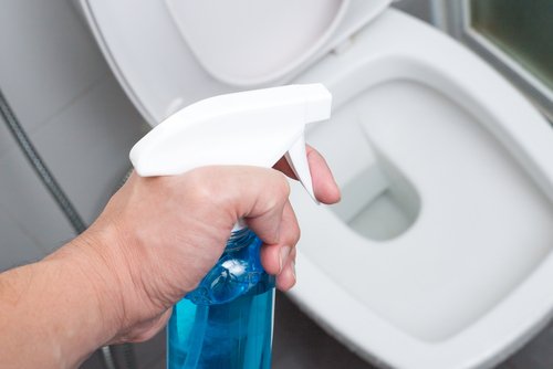 روائح الحمام الكريهة – طرق طبيعية للتخلص من الروائح الكريهة في حمام منزلك