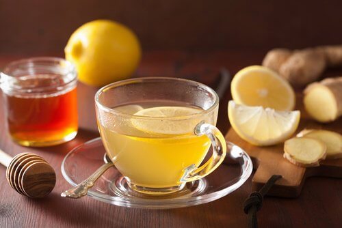فنجان من منقوع الليمون والزنجبيل من أجل خسارة الوزن الزائد