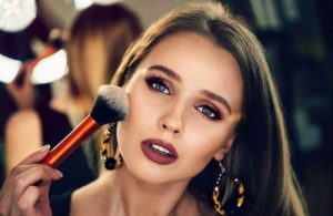 اختاري هذا الماكياج إذا كنت مبتدئة ولا تمتلكين الخبرة الكافية