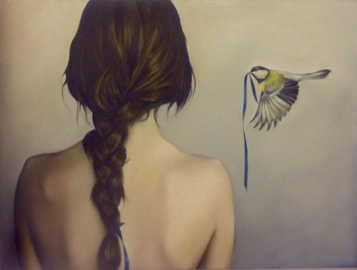 عصفور يحمل شريط أزرق لفتاة