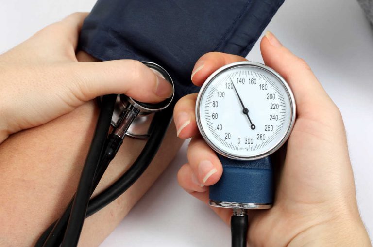 اكتشف 5 علاجات طبيعية لارتفاع ضغط الدم