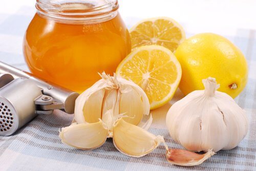 مكونات مزيج الثوم والليمون