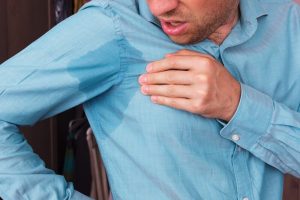 التعرق المفرط - 5 علاجات طبيعية لمنع تعرق منطقة الإبط