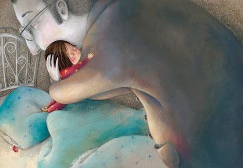 أب يعانق طفله قبل النوم