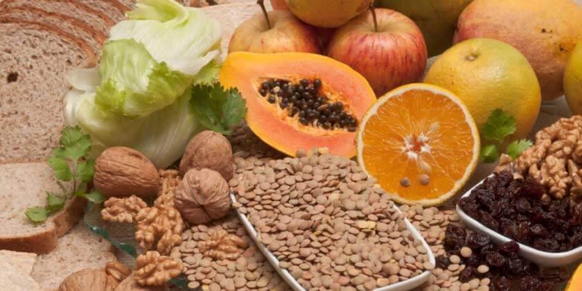 مجموعة من الأطعمة الغنية بالألياف