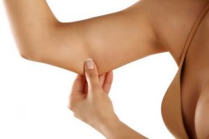 ترهلات الذراعين - كيف يمكنك التخلص من ترهلات الذراعين واستعادة مظهرهما المتناسق