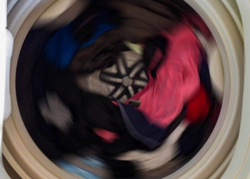 ملابس في داخل الغسالة