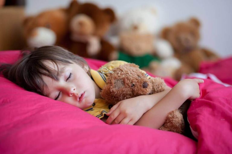 نوم الأطفال - أربعة أسباب تجعل نوم الأطفال في وقت متأخر مضرًا لهم