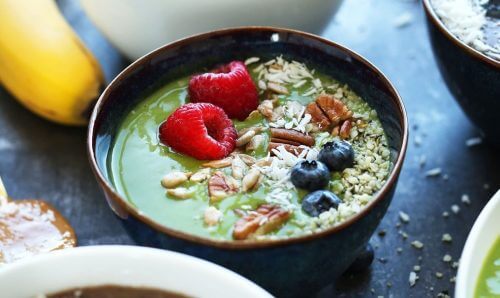 التوت يساعد على تخفيض مستويات الدهون الثلاثية