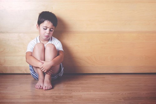 الحرمان العاطفي عند الأطفال - 6 علامات منذرة يجب عليك الانتباه إليها