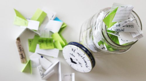 مرطبان السعادة مليء بالرسائل الإيجابية