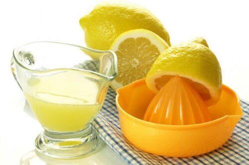 علاج بلاك الأسنان بعصير الليمون