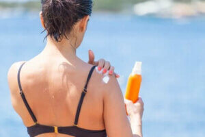 وسائل تفتيح بقع البشرة الداكنة وكيفية الوقاية منها