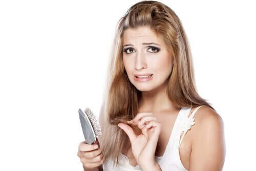 اكتشف 7 أطعمة تساعدك على مكافحة تساقط الشعر