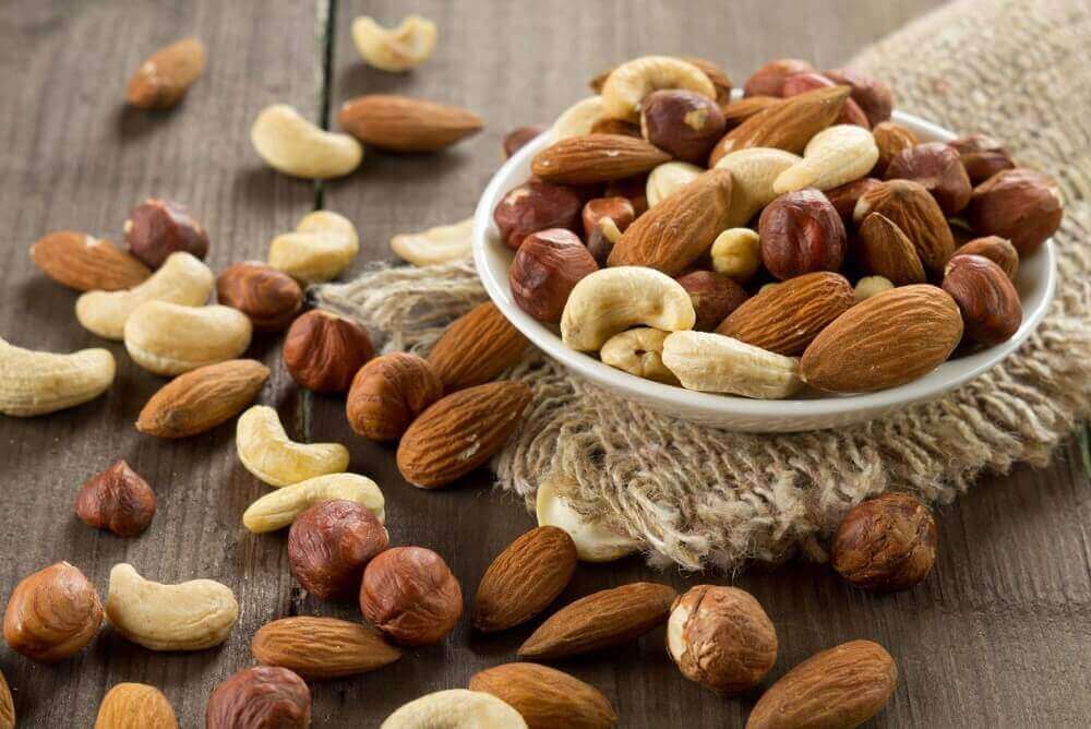 المكسرات لمكافحة تساقط الشعر المفرط