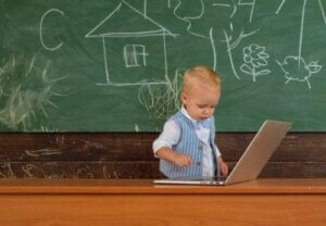 ما هو مقياس وكسلر لذكاء الأطفال ولأي الأطفال تم تصميمه؟