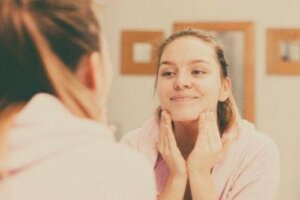 5 نصائح تساعدك على تنظيف بشرتك بشكل صحيح