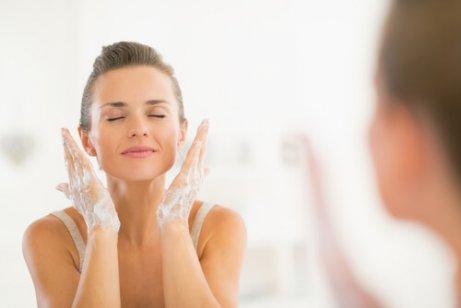 أهمية تنظيف الوجه بانتظام