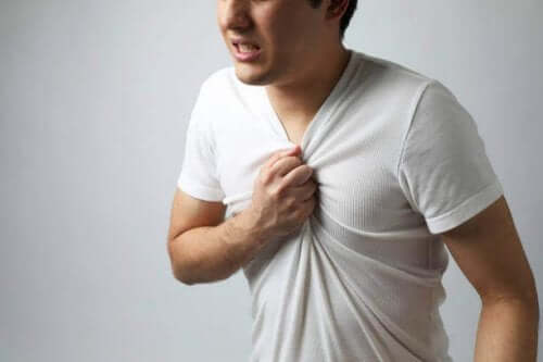 تسلخ الشريان الأبهر