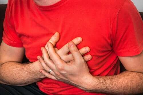 أسباب ظهور ألم الصدر أثناء السعال