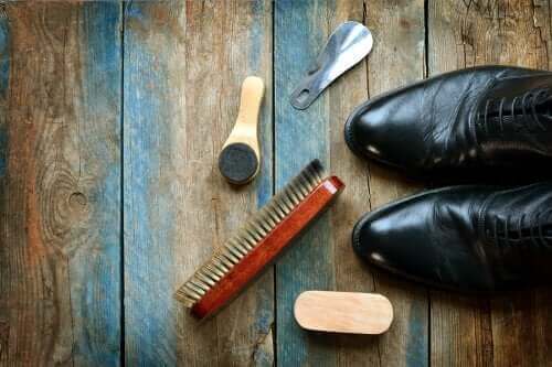 5 نصائح تساعدك على تنظيف الأحذية الجلدية بفعالية