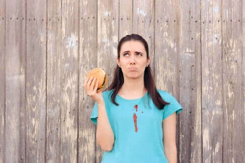 اكتشف كيف يمكنك إزالة بقع صلصة الطماطم العنيدة