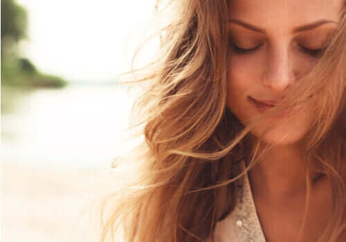 امرأة سعيدة