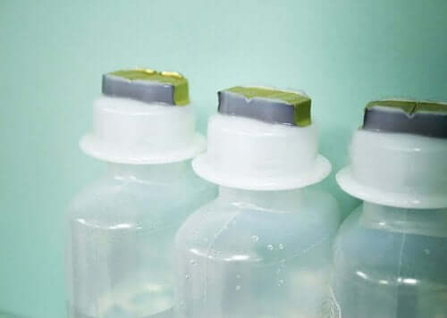 حاوية محلول ملحي