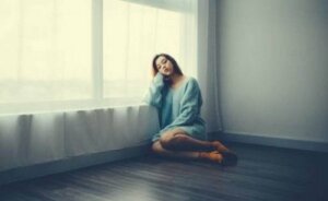 المشاعر الأكثر شيوعًا أثناء الحجر الصحي: الخوف، الحزن والإحباط