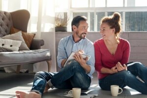 كيف تعزز علاقتك العاطفية مع شريكك خلال فترة العزل المنزلي