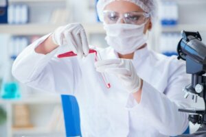استخدام دم المتعافين من فيروس كورونا في علاج المرض