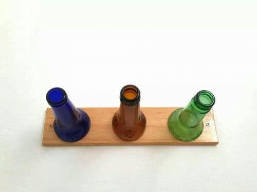 حمالة القباعات باستعمال الزجاجات