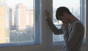 تقلب المزاج بسبب الانعزال أمر طبيعي جدًا